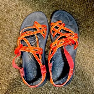 Size 9 womens chacos used but good condition. Straps are freely adjustable.